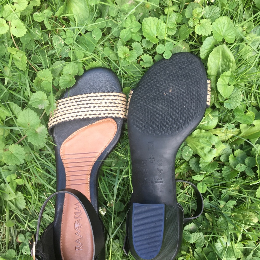 Beautiful sandals! - Picture 3 of 3